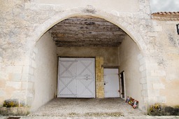 Entrance to the Chateaux
